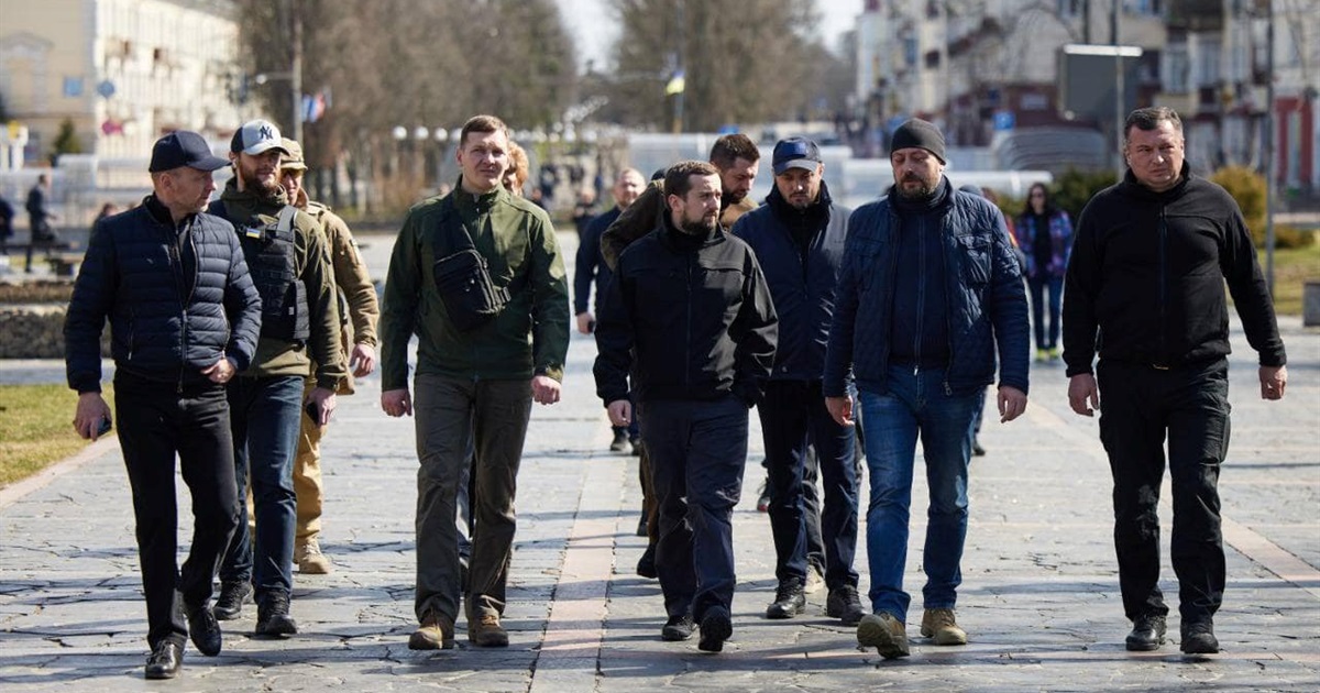 Відбудову міста, відновлення мосту, гуманітарні вантажі - обговорили представники ОП в Чернігові
