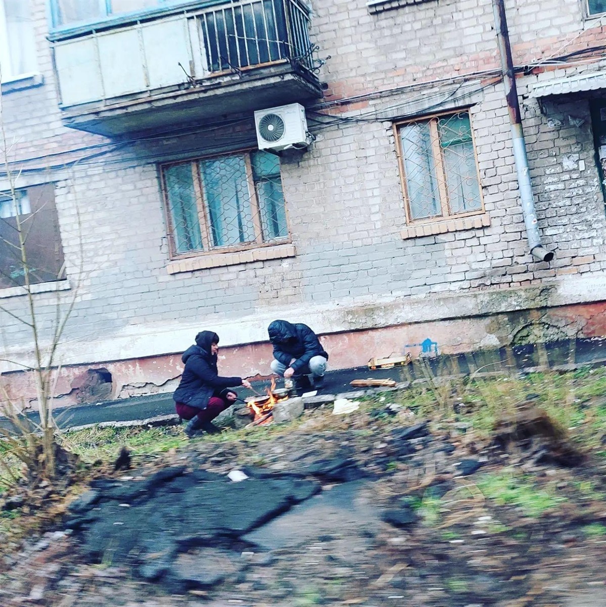 У крайньому разі воду можна набирати з калюж, але її необхідно довго кип'ятити.