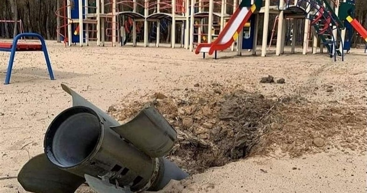 Піротехніки очищують пляж "Золотий берег" від російських ракет