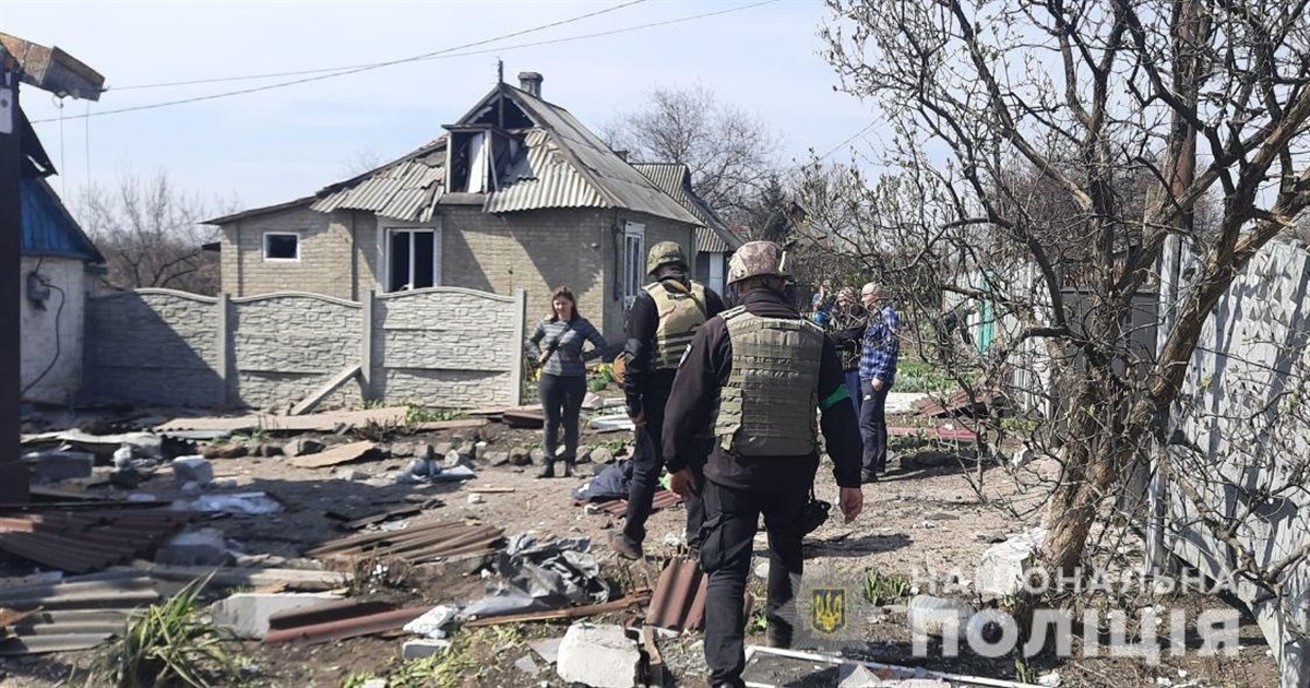 За добу 11 квітня росіяни обстріляли на Донеччині 12 населених пунктів