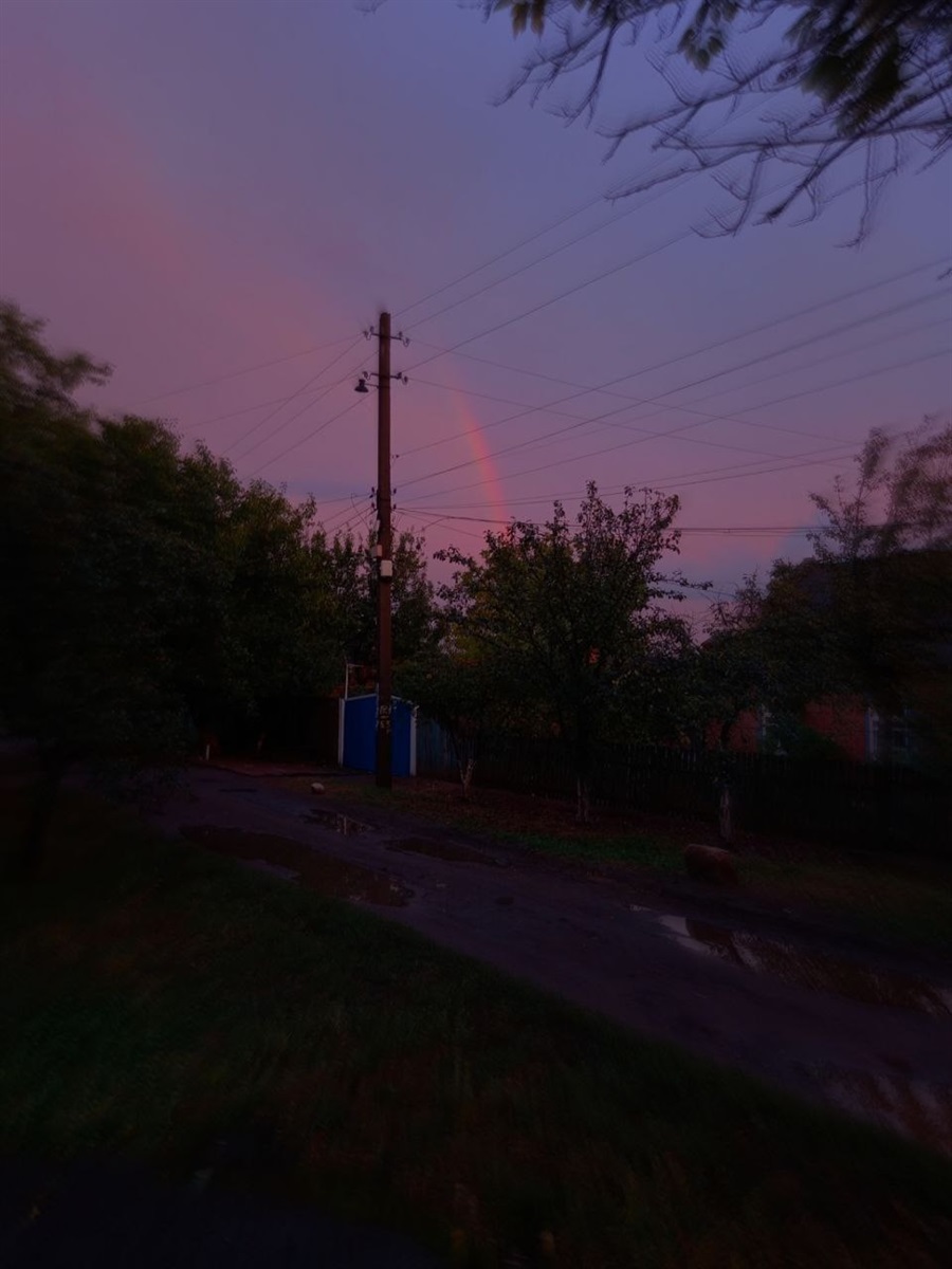 Будинки приватного сектору й веселка в Нью-Йорку