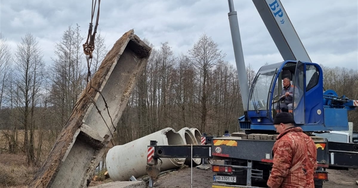 Дорожні служби працюють над відновленням сполучення на Чернігівщині