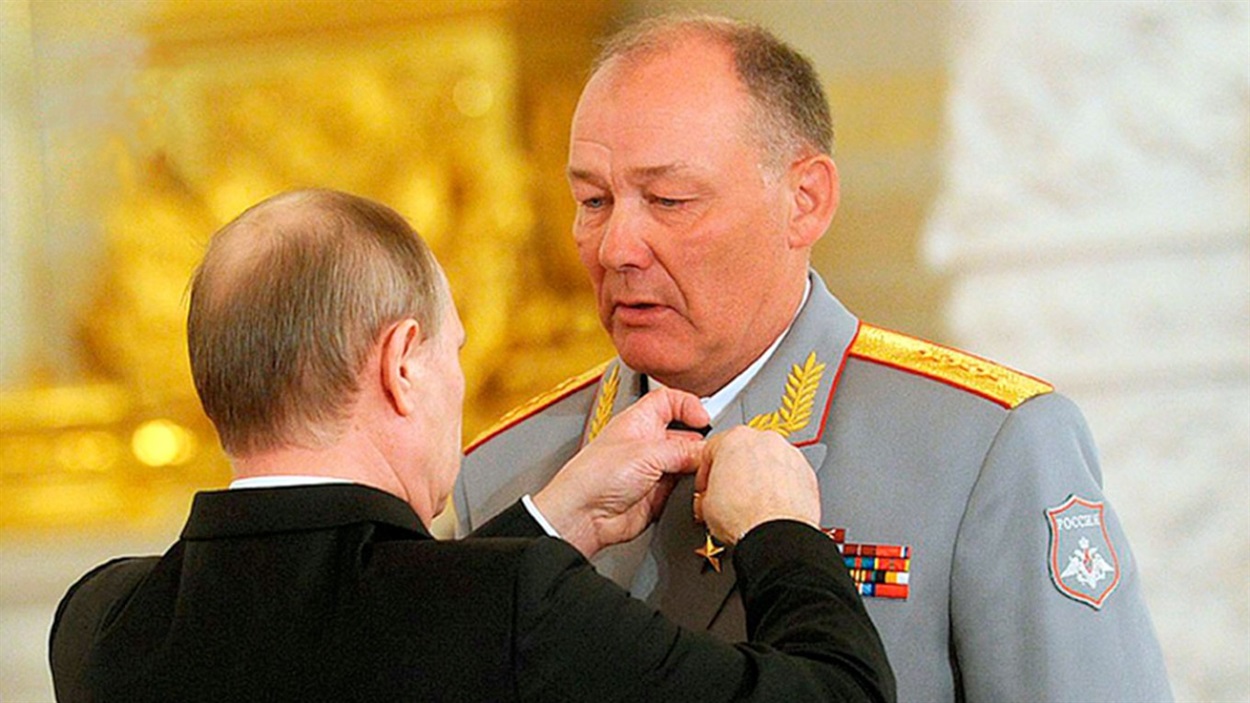 Олексадр Дворніков отримав медаль за операцію в Сирії. 