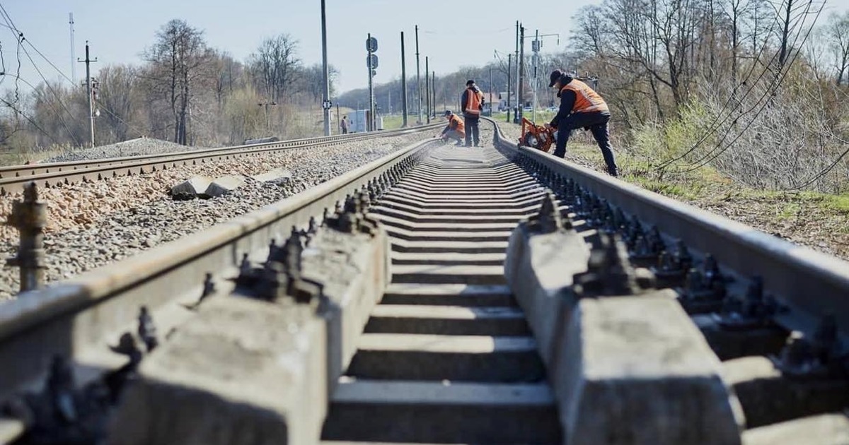 З 16 квітня Укрзалізниця відновлює залізничне сполучення з Черніговом.