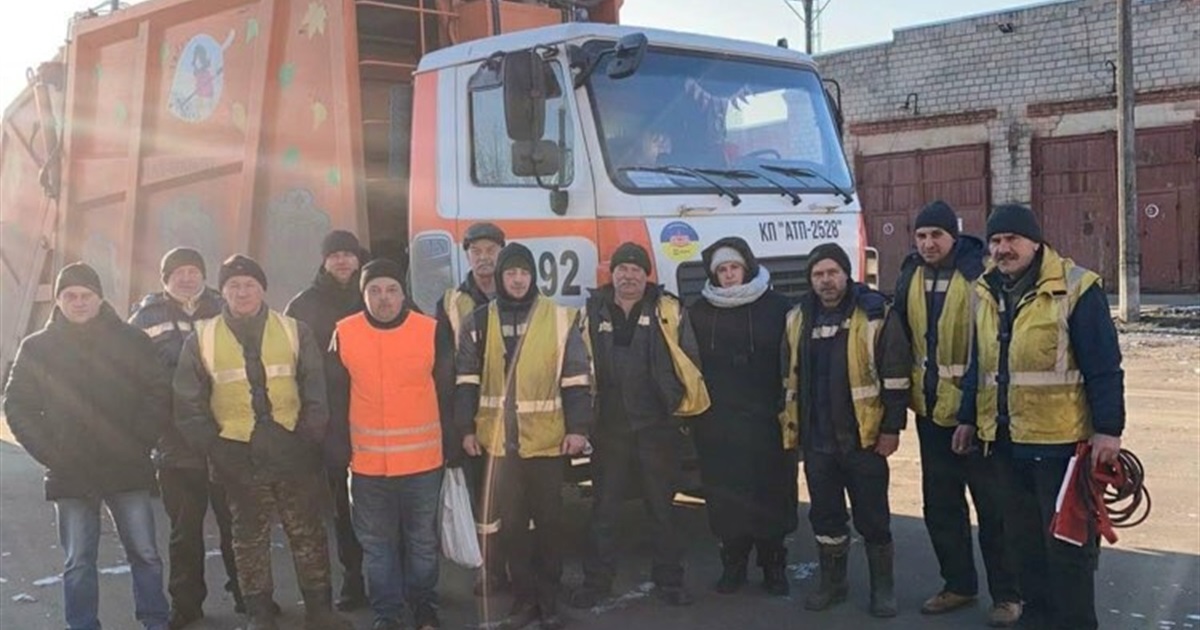 Чернігів живе і його потрібно підтримувати в чистоті. Місто прибирають тими силами, які залишились