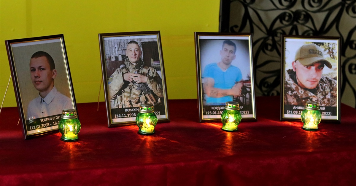 У Нікопольському професійному ліцеї вшанували пам'ять загиблих воїнів, випускників закладу