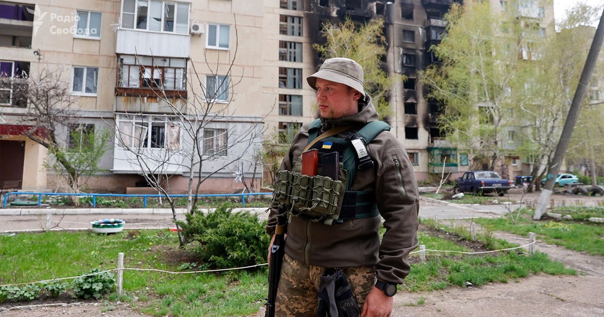 Пожежі від обстрілів та повний блекаут. Все про ситуацію на Луганщині