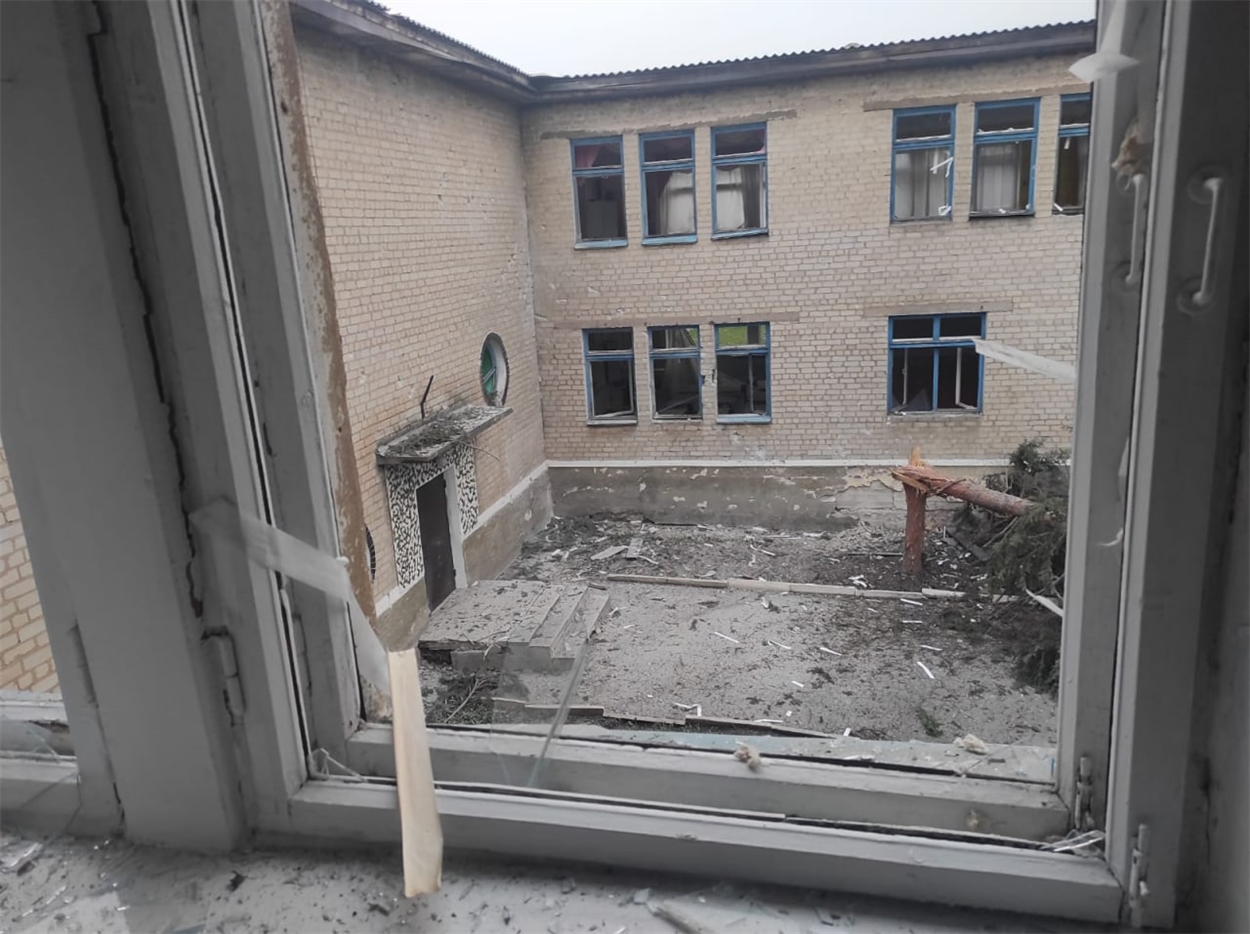 Школа, в яку влучив снаряд окупантів