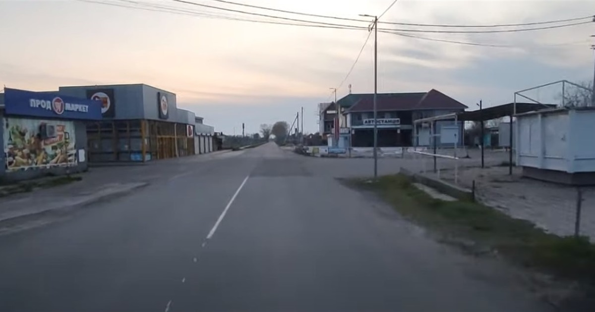 Навколо ні душі: відеопрогулянка Лазурним від місцевого блогера