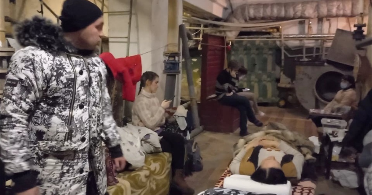 Сначала просили лекарства и продукты, теперь – стройматериалы. Волонтер о ситуации в Северодонецке