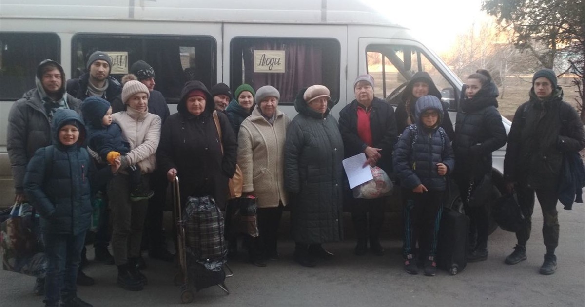 Ми вже вивезли більше 1000 людей з Маріуполя. Денис Мінін про волонтерську ініціативу з евакуації