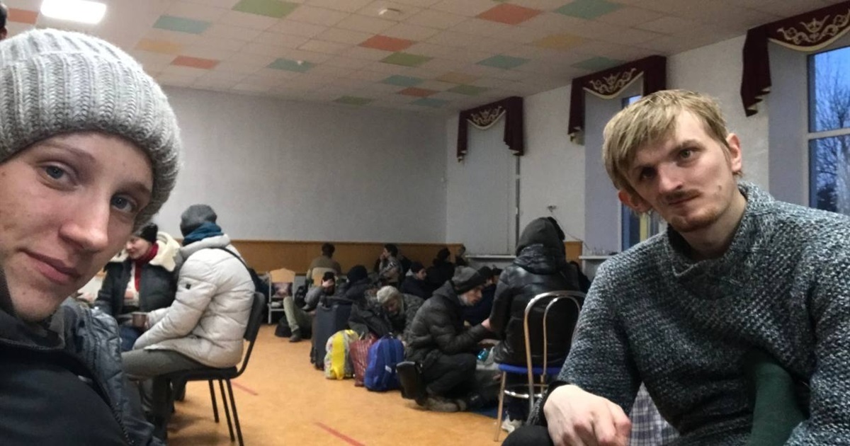 Каріна та Влад у таборі для біженців у Нікольському.