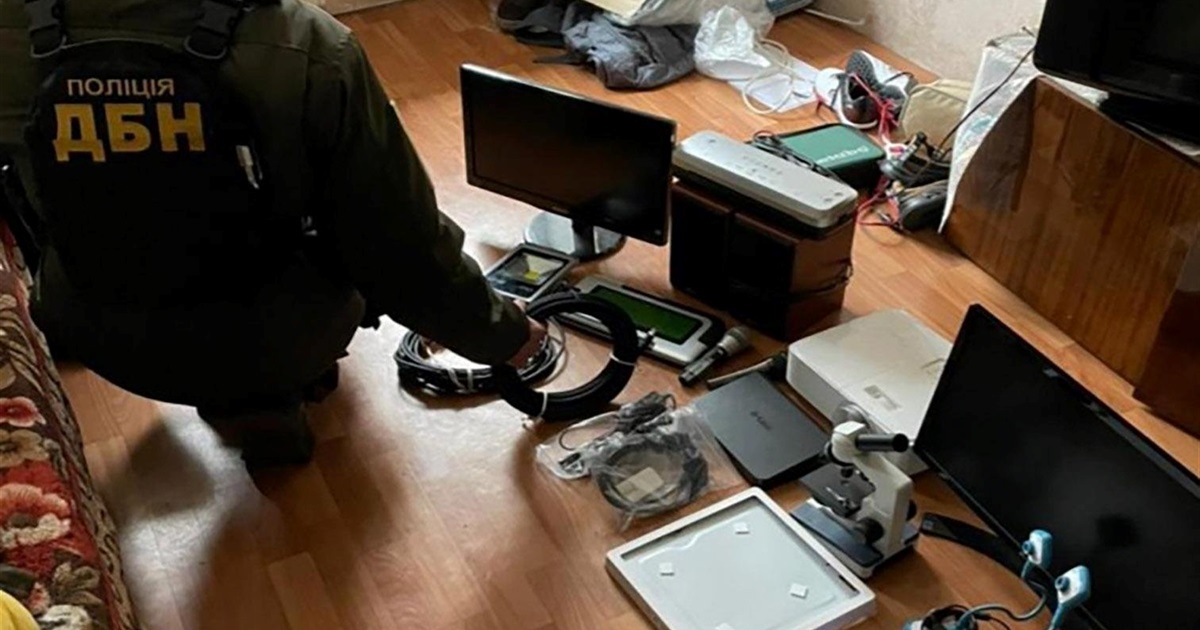 Чернігівські поліцейські затримали мародера шкільного обладнання