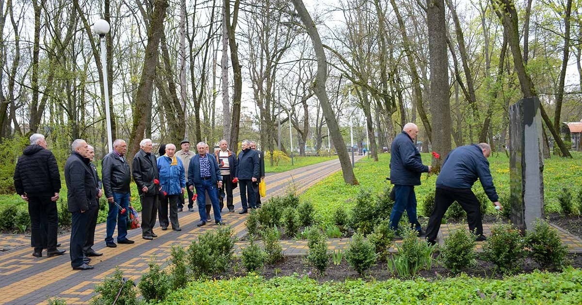 В Кагарлику поклали квіти до пам'ятного знаку ліквідаторам аварії на Чорнобильській АЕС
