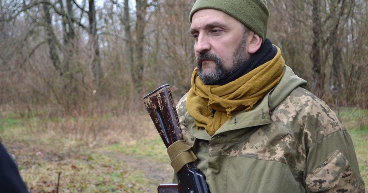 Від написання п'єс до оборони Новоселівки - так змінила життя Дмитра російсько-українська війна