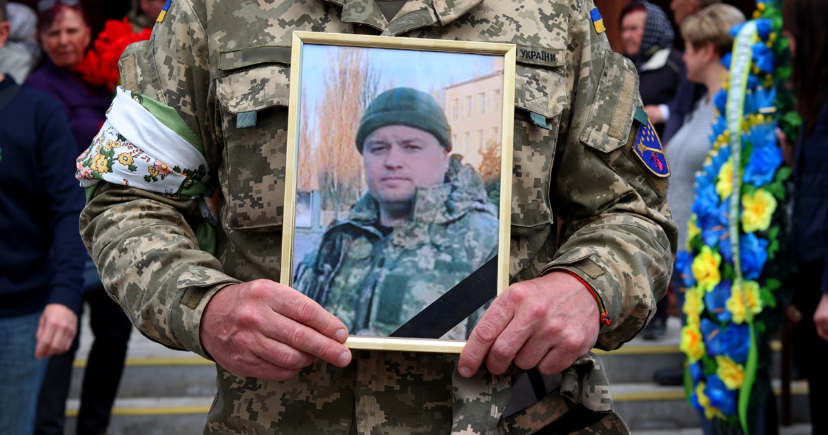 Нікополь простився із захисником України, головним сержантом Русланом Сейко