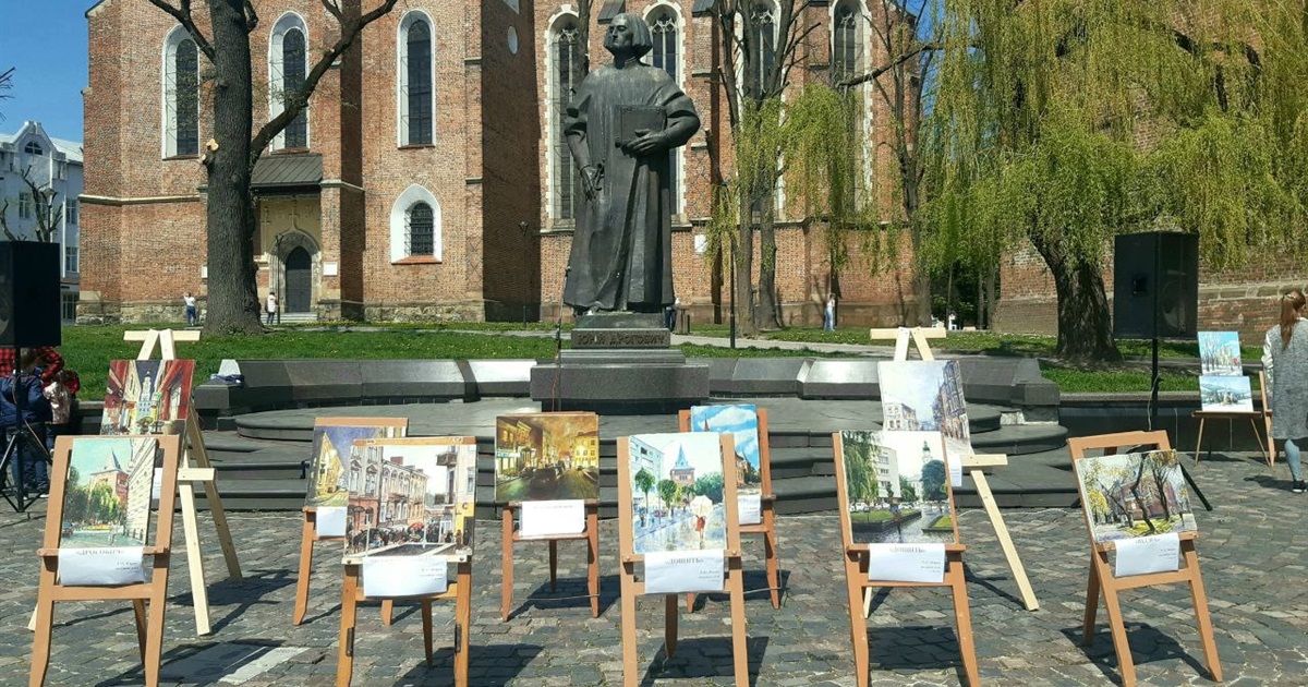 Благодійний вернісаж у Дрогобичі: іконописці та художники збирали кошти для ЗСУ