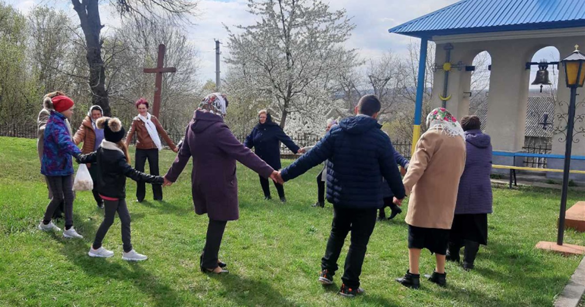 Як у Босирах на Чортківщині на Великдень і старі, й малі гаївки водили