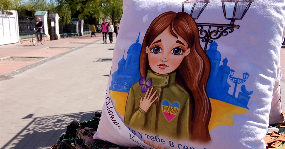 "Незламні". У Ніжині, до Дня міста, відбулася виставка картин Катерини Васечко