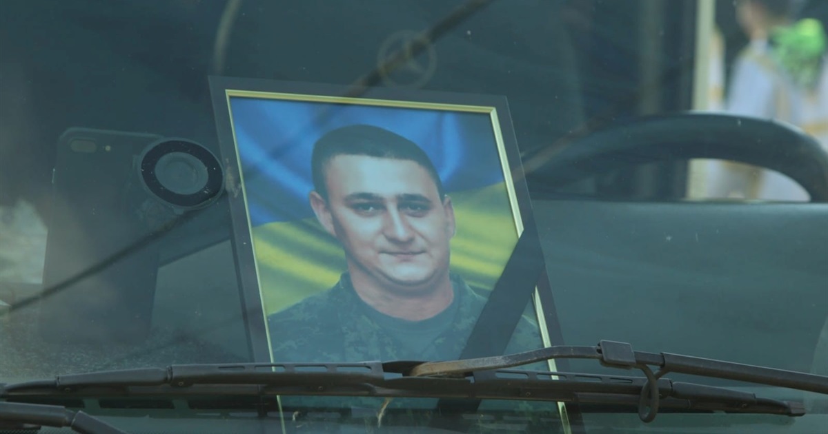У Кліводині прощаються із загиблим Героєм Василем Гначуком. Похорон відбудеться 9 травня