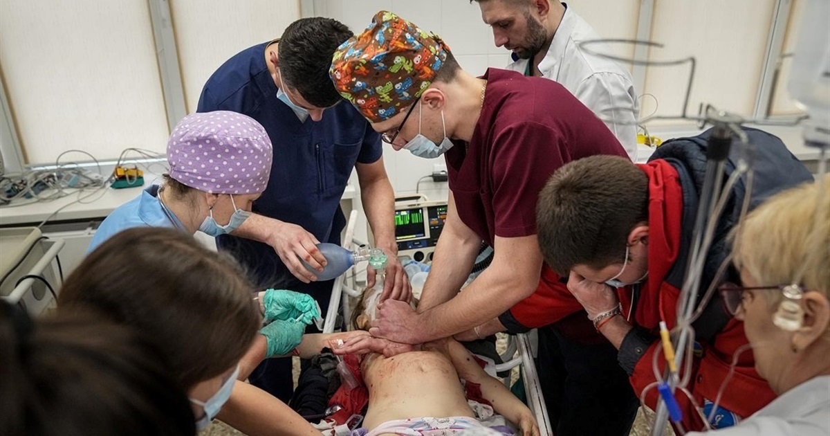 The story of how doctors saved people without water and electricity. A scrub nurse’s monologue