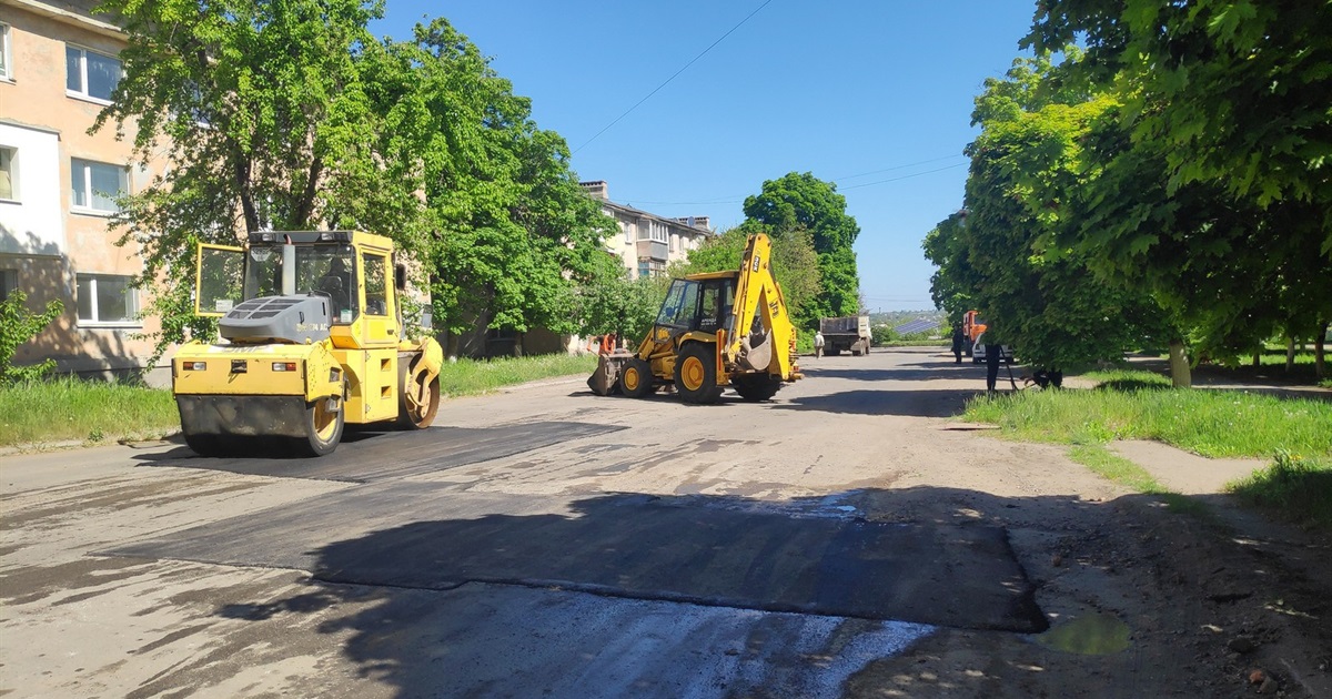 У Первомайську підлатали ще дві вулиці: фотофакт