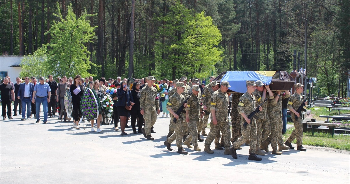 Загинув у 25! Славутчина попрощалася із захисником Євгенієм Крачковським з села Вачева