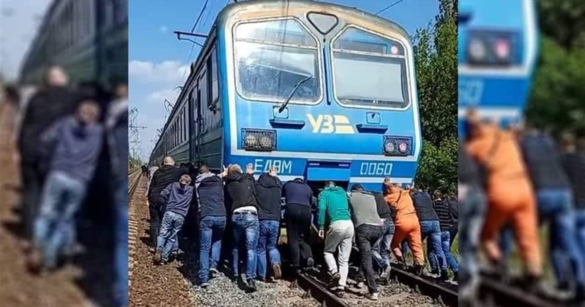 Пасажири електропотяга Київ-Ніжин самі штовхали електричку через зірваний стоп-кран. ВІДЕО ІНЦИДЕНТУ