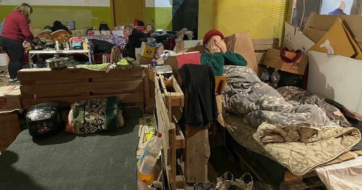 Убежище в одной из школ Северодонецка обстреляли оккупанты. Погибли мирные жители