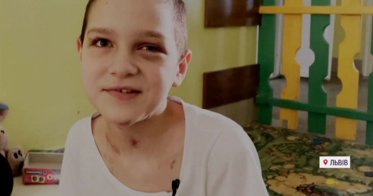 В Угледаре снаряд попал в подвал, где пряталась семья. 10-летняя Вероника ранена и осталась сиротой