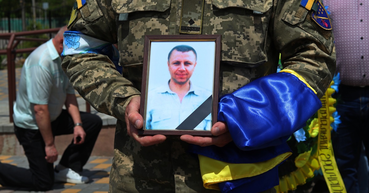 У Нікополі простилися з полеглим Захисником України Юрієм Ліновецьким
