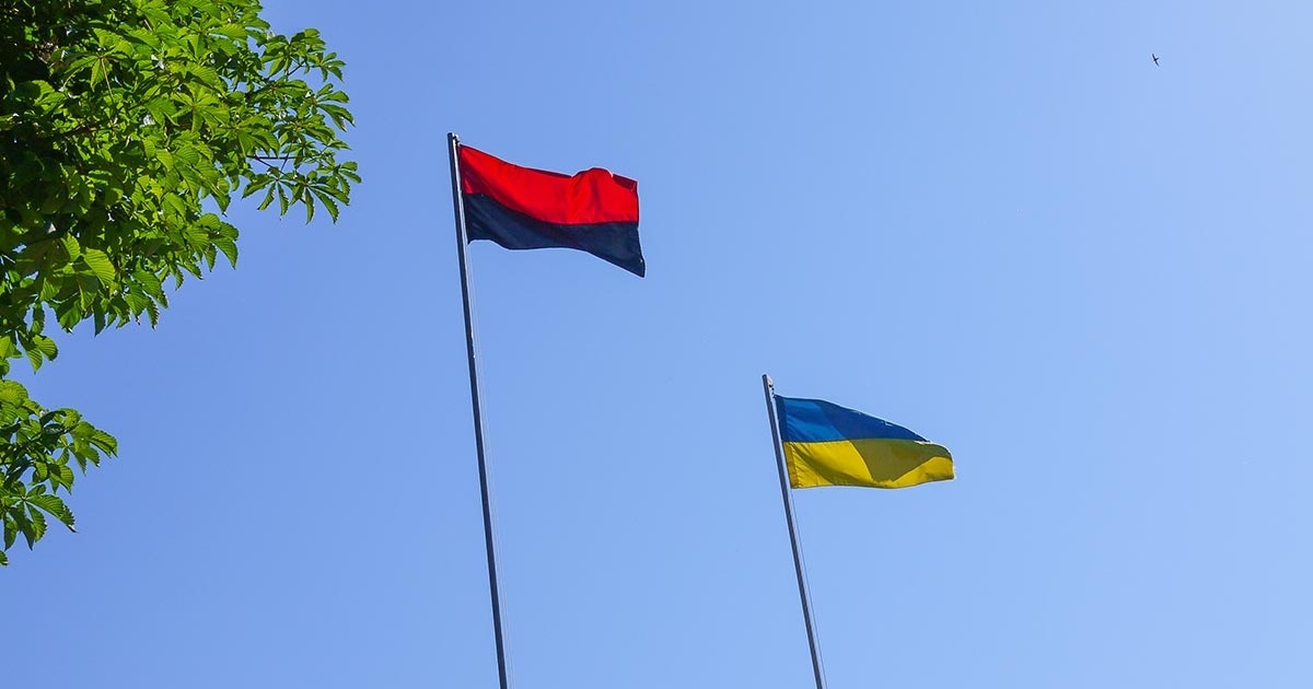 Над Кагарликом підняли червоно-чорний прапор