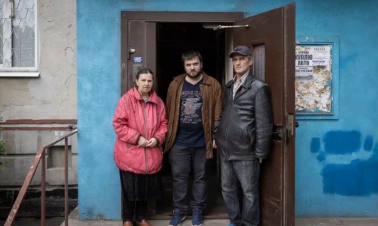 Сергій після довгої подорожі зустрівся з батьками у Харкові