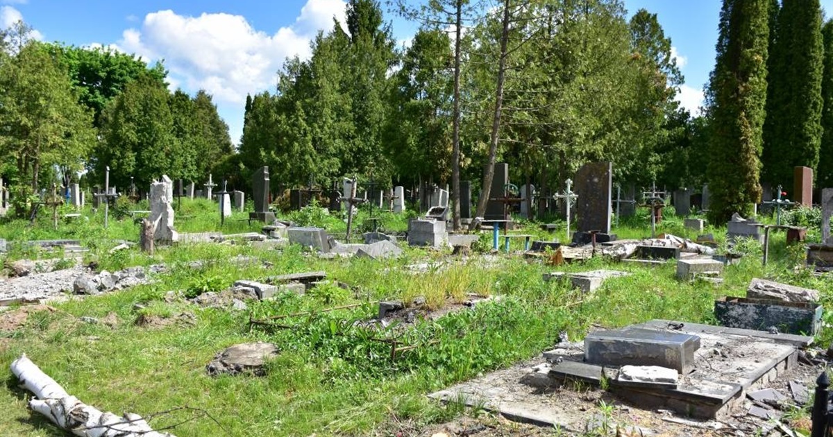 На відновлення підприємства, що обслуговує міський цвинтар виділили 50 млн. Територію дообстежують.