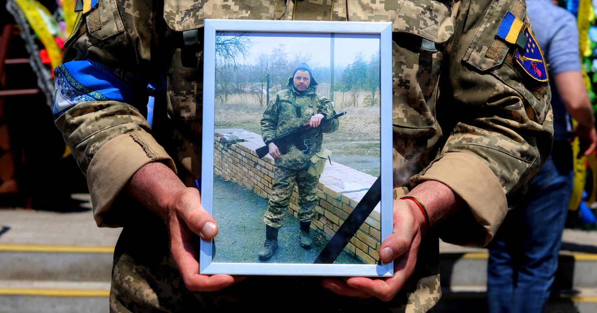 У Нікополі провели в останню путь загиблого захисника України, солдата Сергія Красних