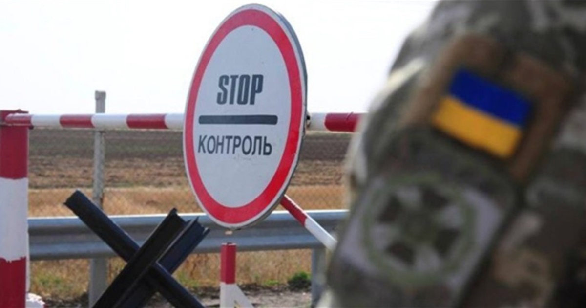 Кабмін дозволив деяким категоріям військовозобов'язаних чоловіків виїжджати за кордон