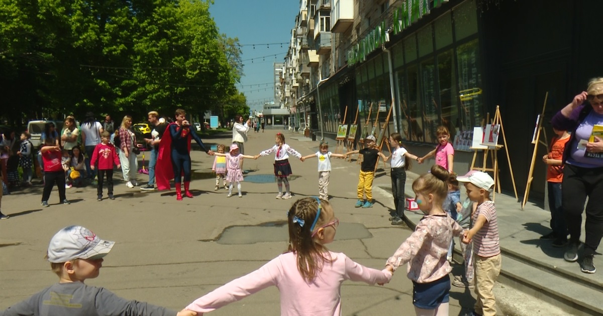 Організували свято до Дня захисту дітей, щоб зібрати кошти для онкохворих дітлахів Обласної лікарні