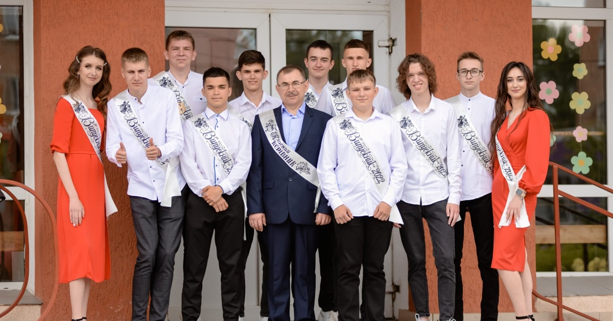 Старокостянтинівська громада має 378 випускників та 39 медалістів