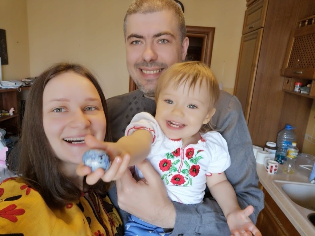 Денис із сім’єю