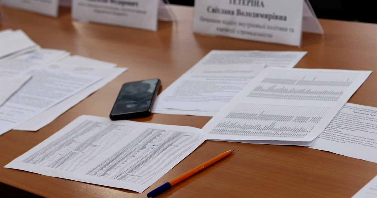 «Зафарбувати зірки»: про розбіжності в протоколах з питань дерусифікації топонімів Нікополя