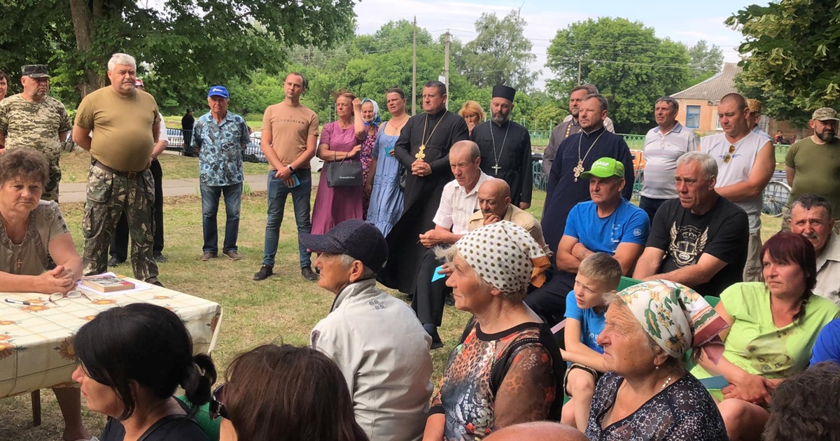 У Малій Каратулі помер священник, і громада спокійно проголосувала за перехід до ПЦУ