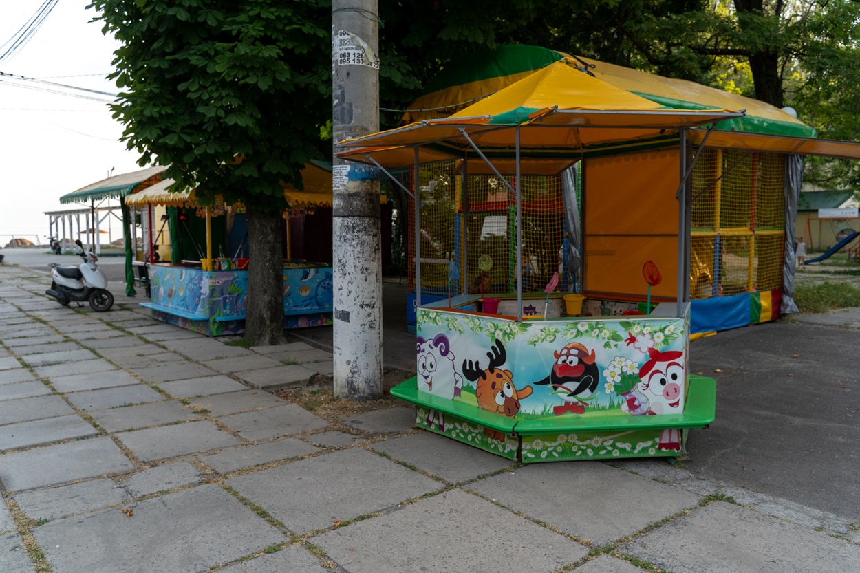 Дитячі забави на Набережній міста
