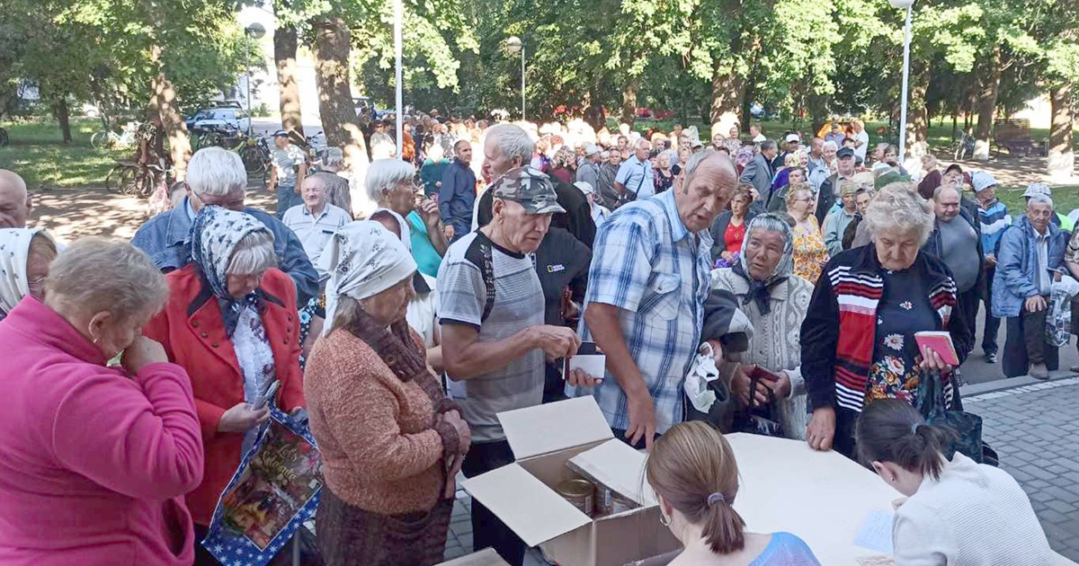 У Переяславі 10 тонн тушенки роздадуть пенсіонерам: звідки прийшла допомога?