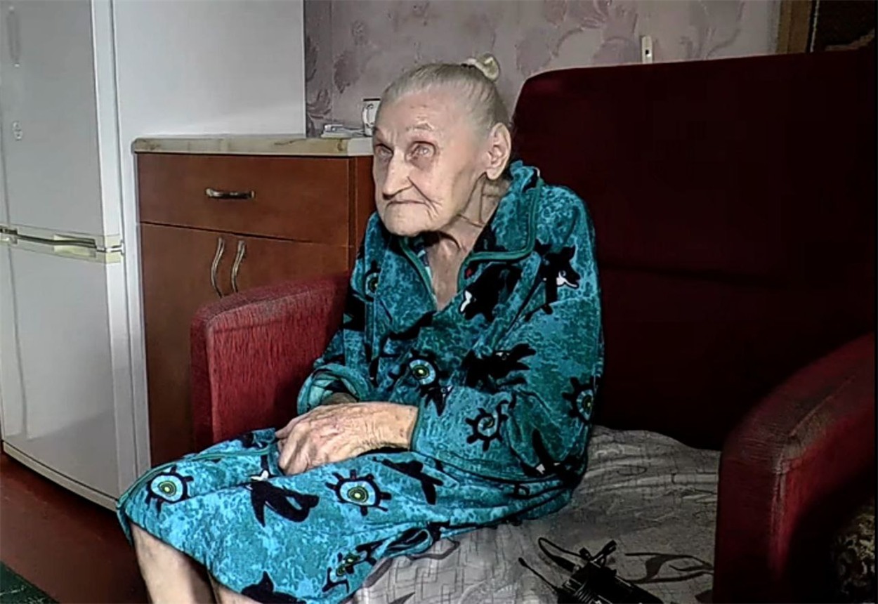 92-річна Анастасія Лисянська вимушена тікати від війни. 