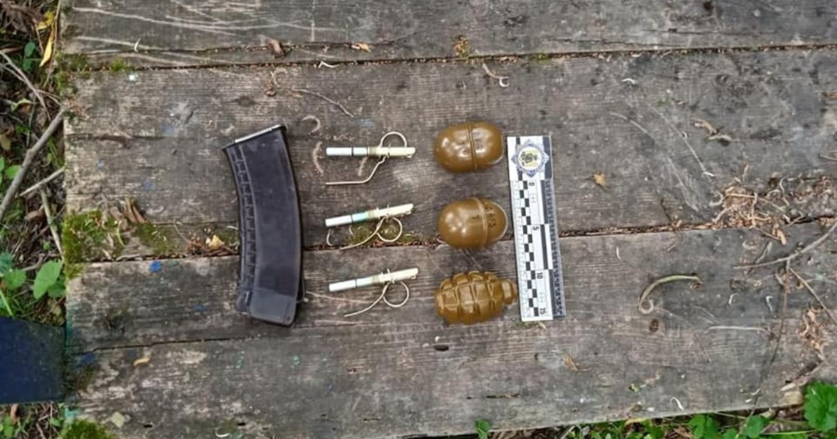 На Чернігівщині поліцейські виявили схрон з боєприпасами військових рф
