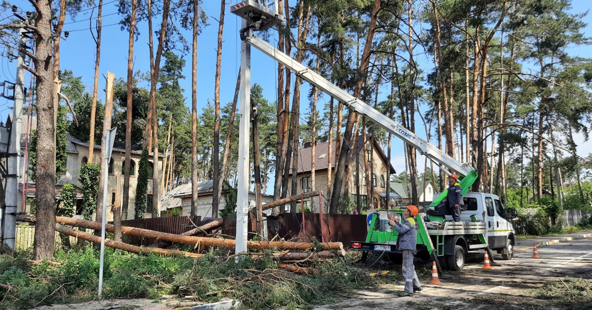 Буревій на Кагарличчині та Ржищівщині. Ліквідація наслідків негоди триває