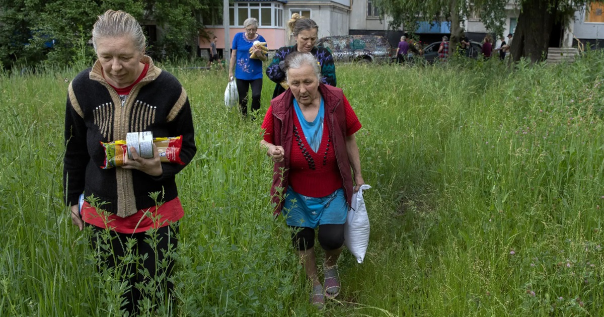 Це як ніж у серце. Що думають мешканці Лисичанська про тих, хто радісно зустрічає окупантів