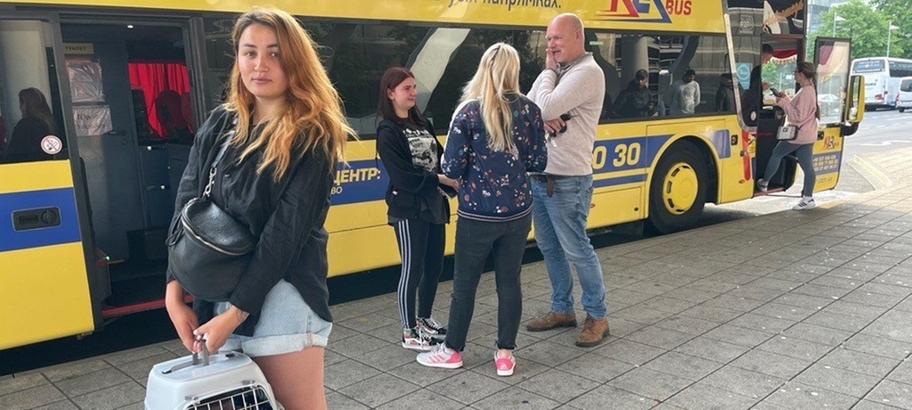 повернення до України