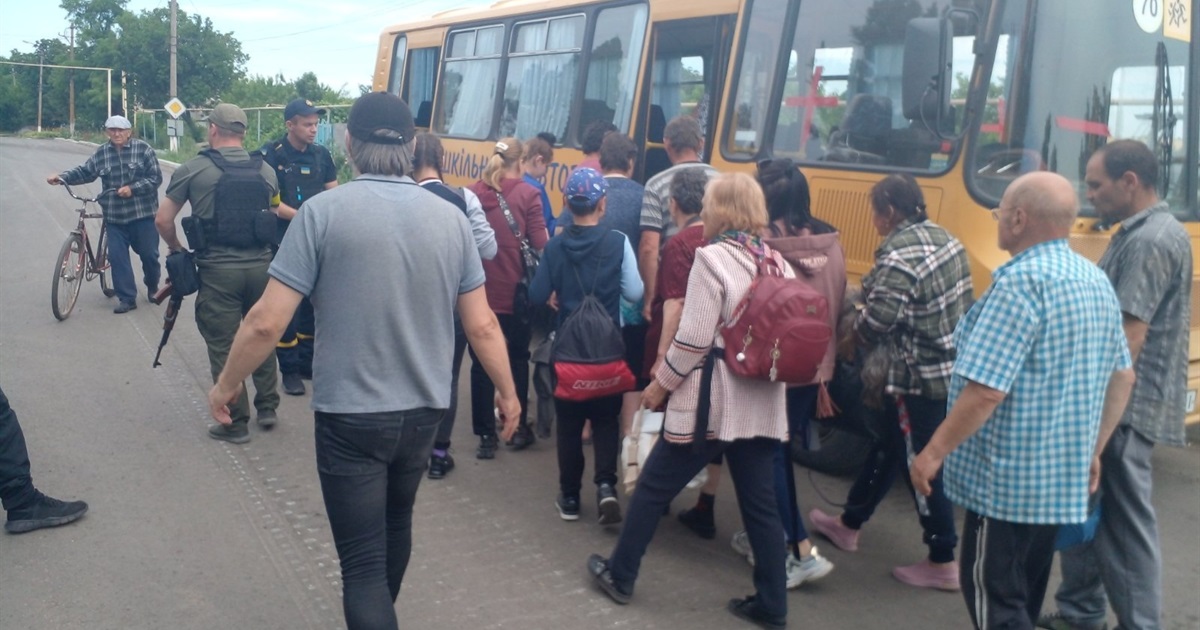 Ми знайшли відповіді на 10 “відмазок”, щоб не евакуюватися з Донеччини