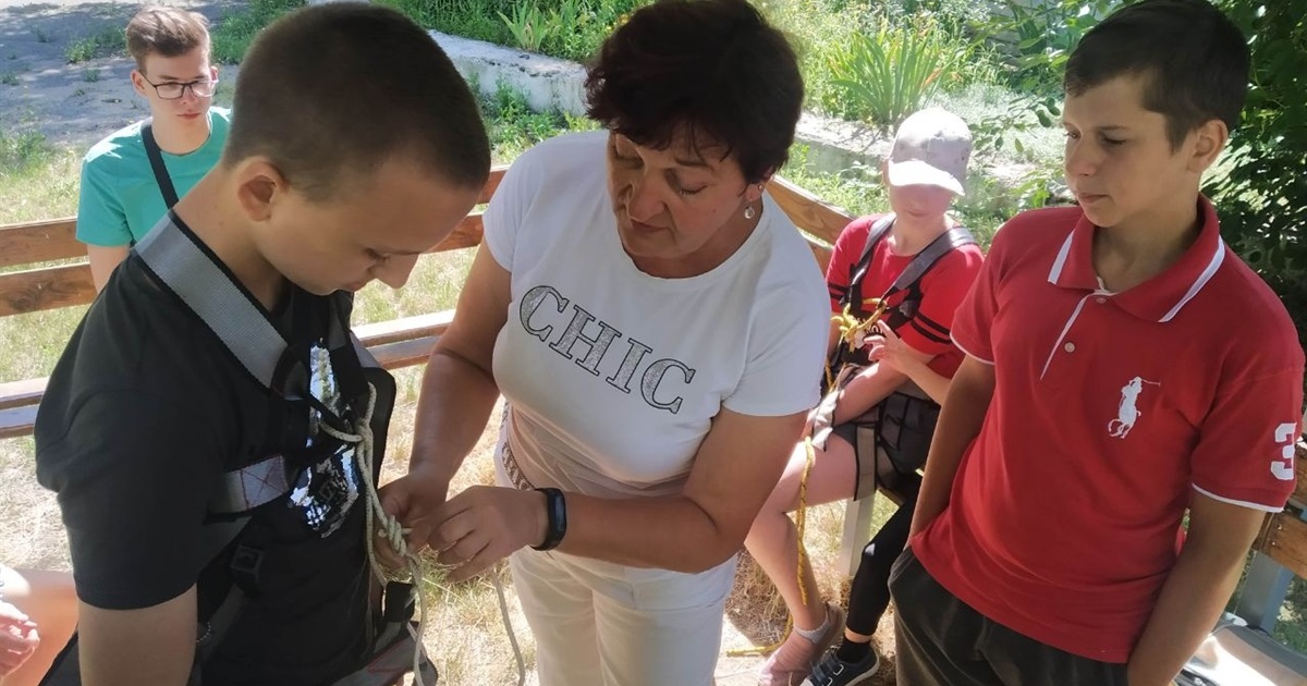 Первомайські педагоги повертають дітей у дитинство: «Я з ними почала посміхатись»